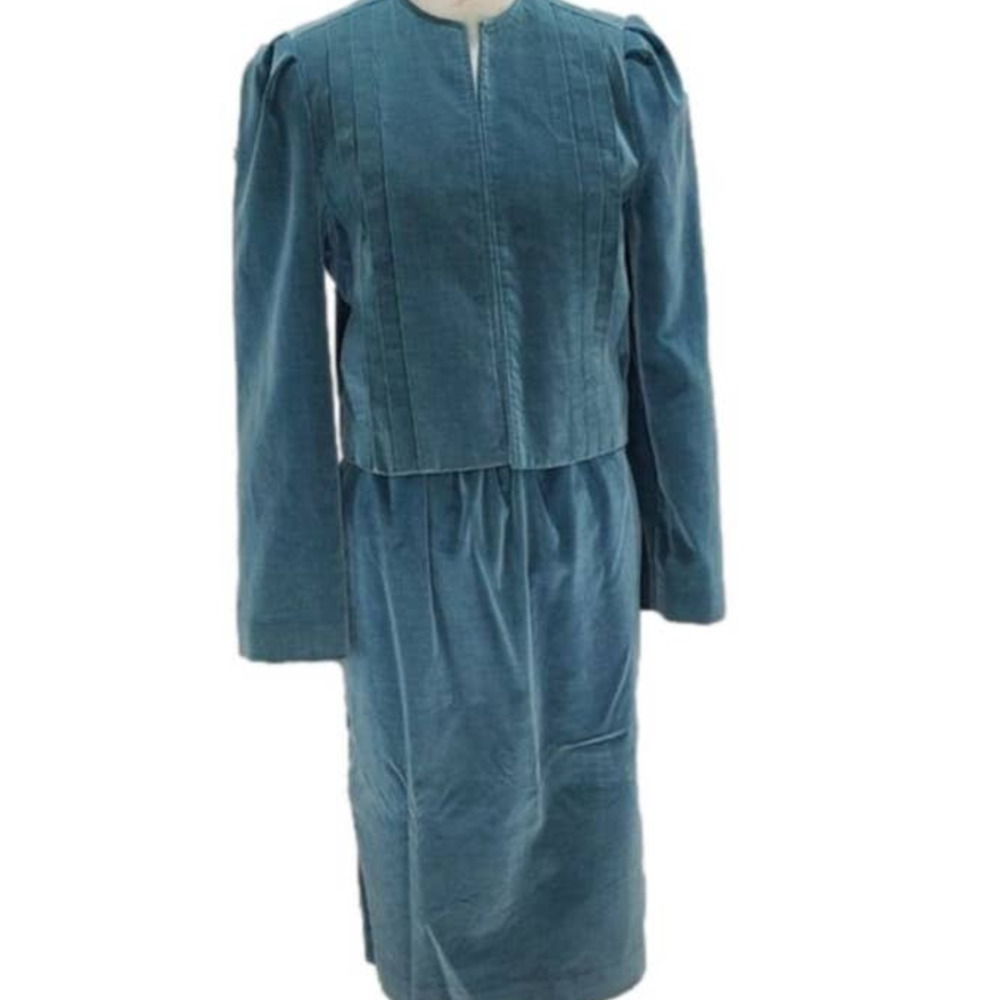 Vino de Casa Vintage Two Piece Blue Jacket Skirt set